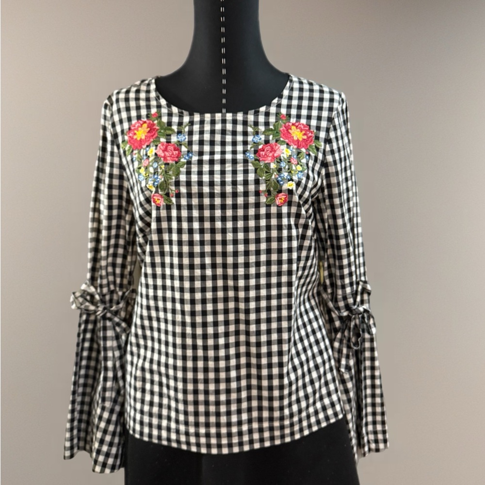 Como Vintage Black and White Checkered Blouse with Floral Accents